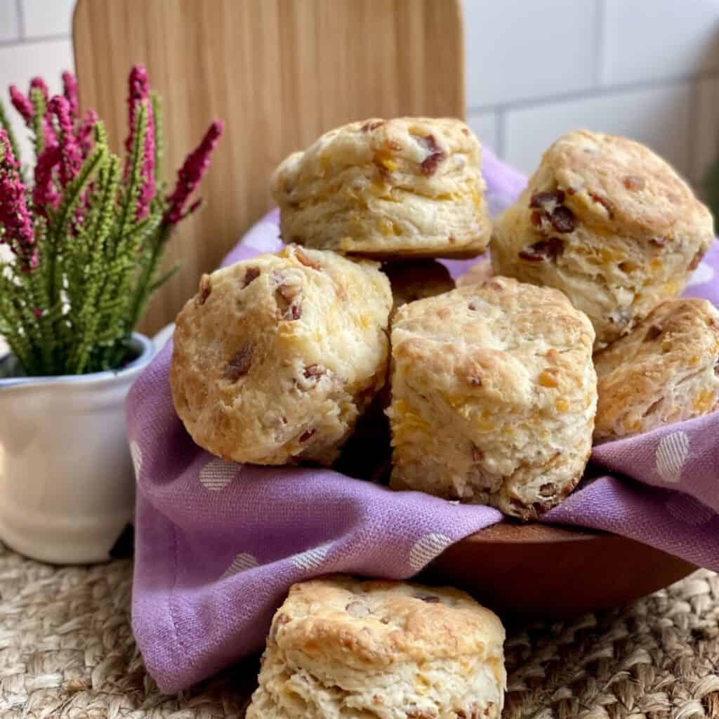 A bowl of bacon cheddar biscuits.