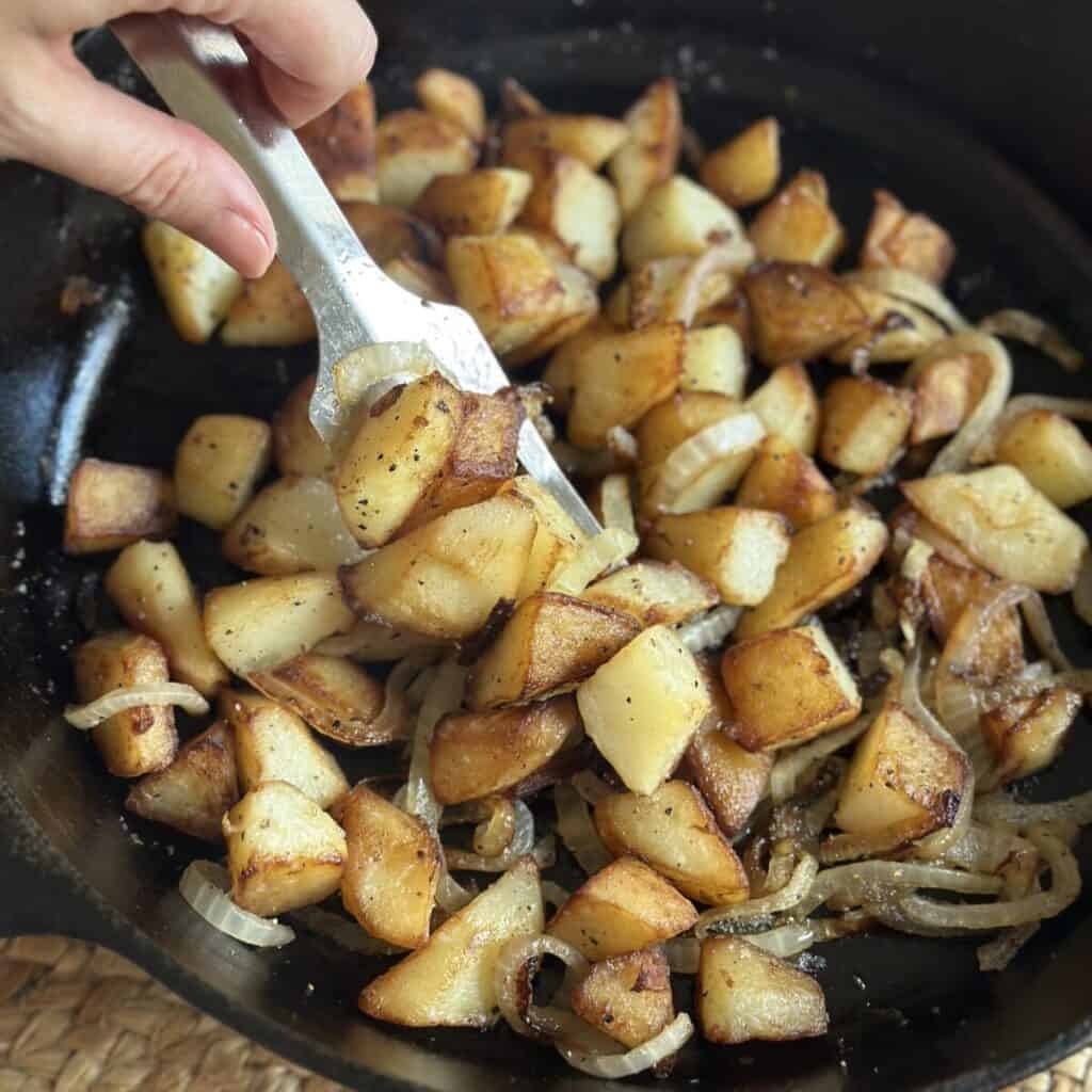 A picture of skillet potatoes and onions.