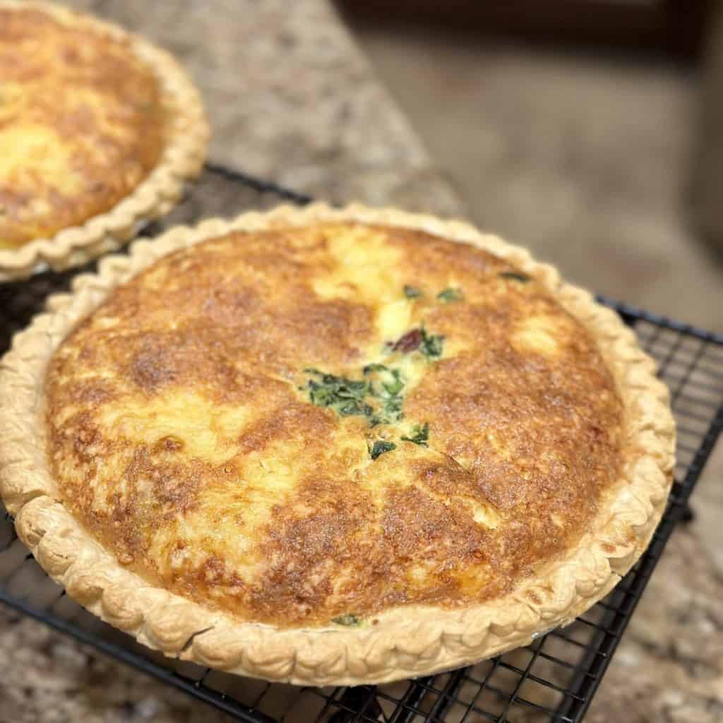 A picture of a cheesy quiche.