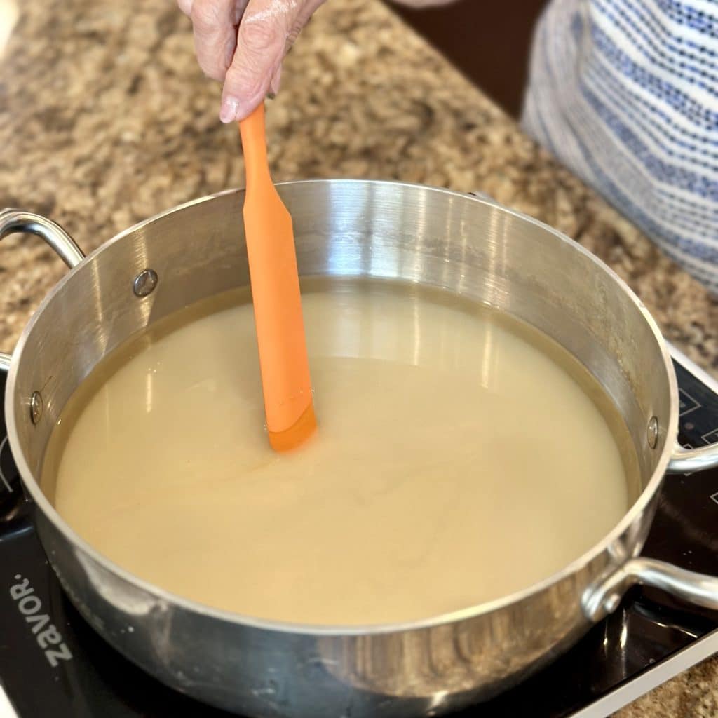 cooking pot for the glaze