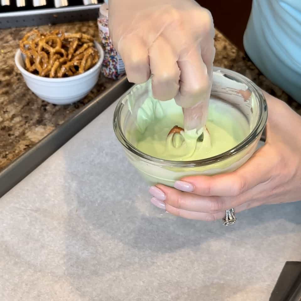 dipping pretzels in chocolate mixture