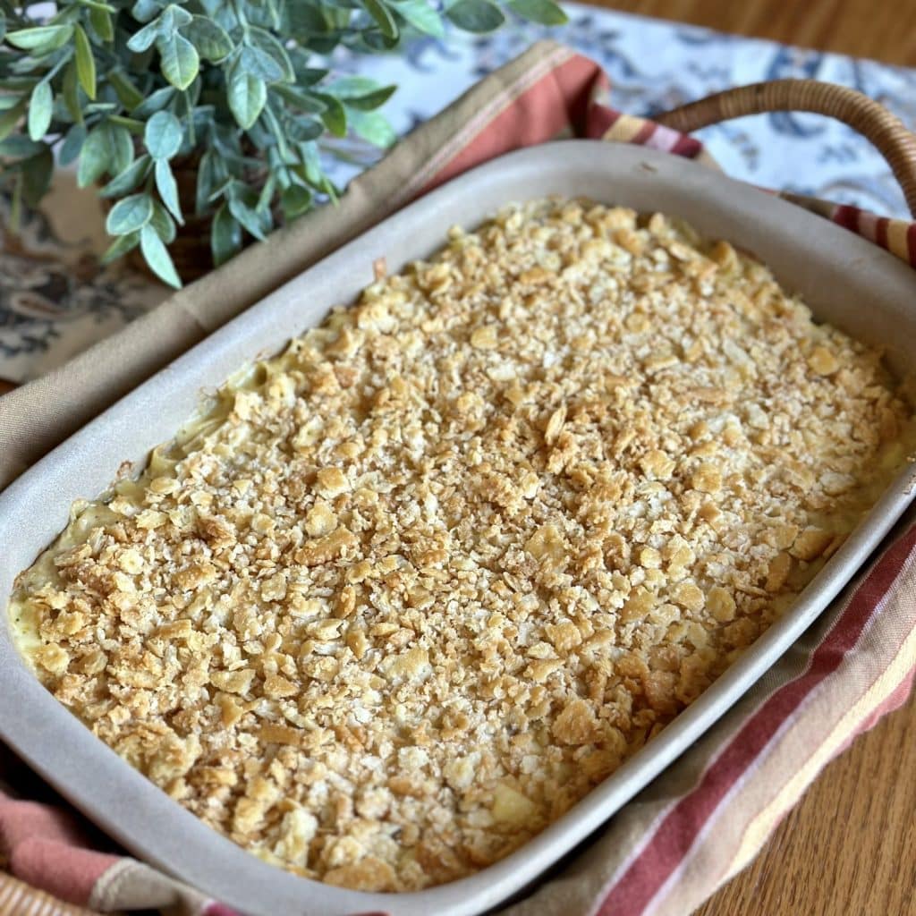 A cheesy chicken pasta bake dish that has been cooked.