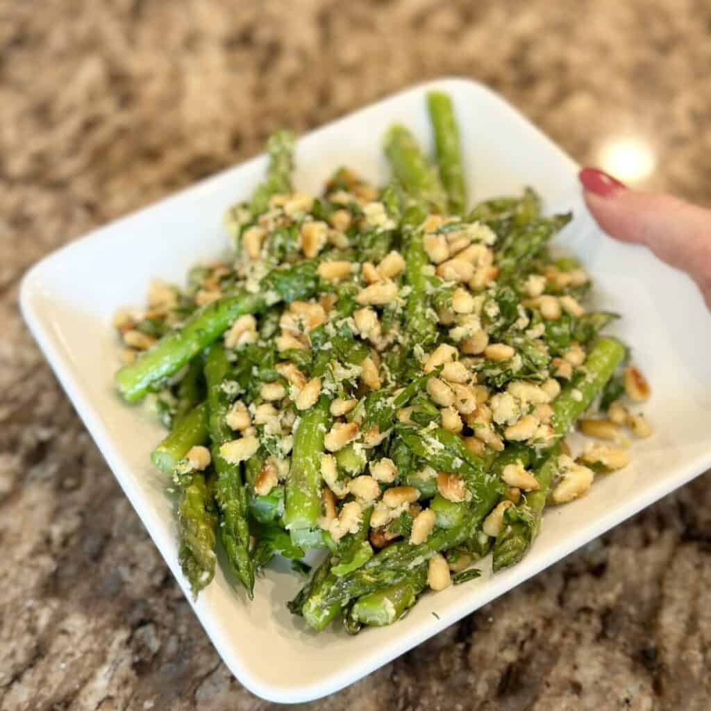 A plate of gremolata asparagus.