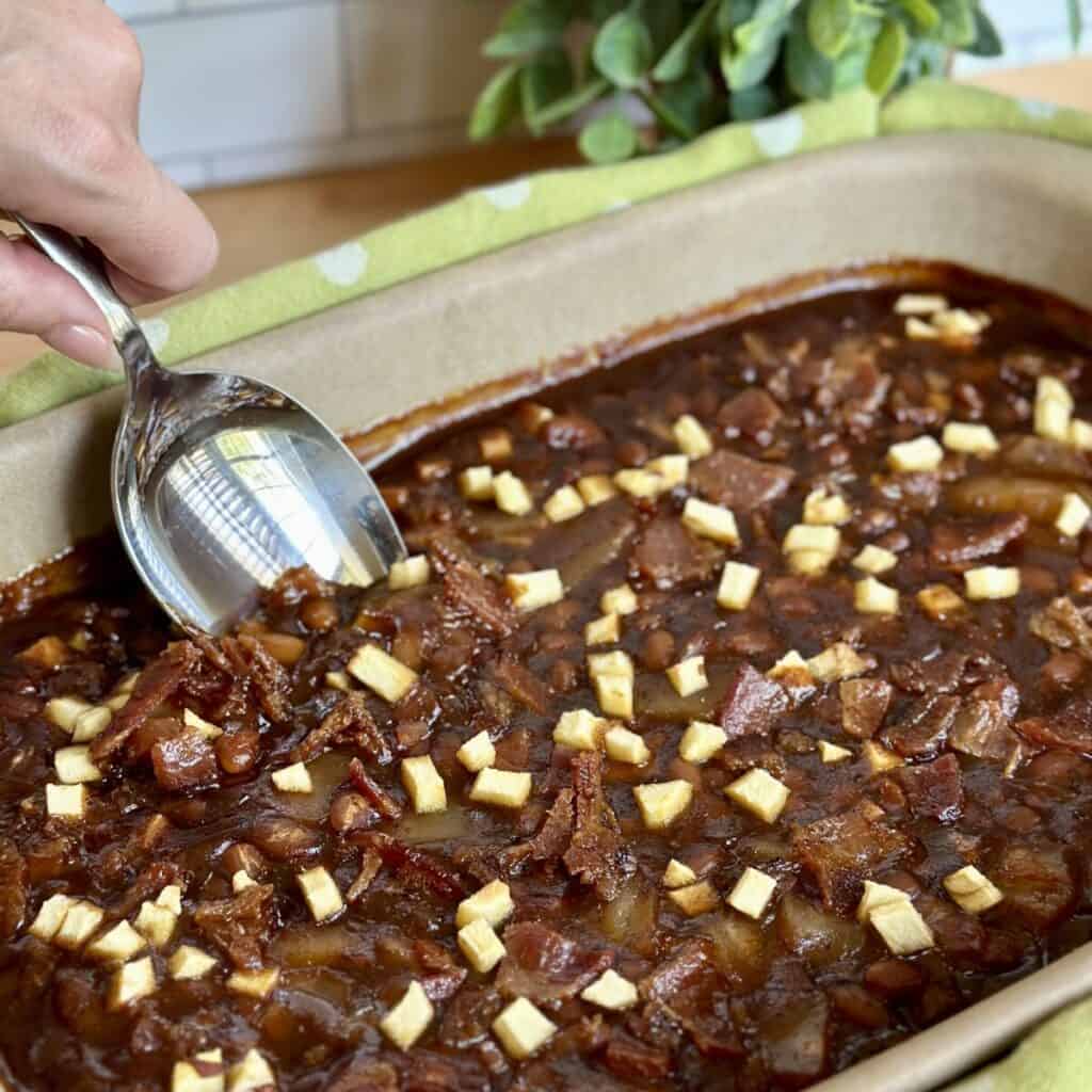 Getting a spoonful of apple pie baked beans.